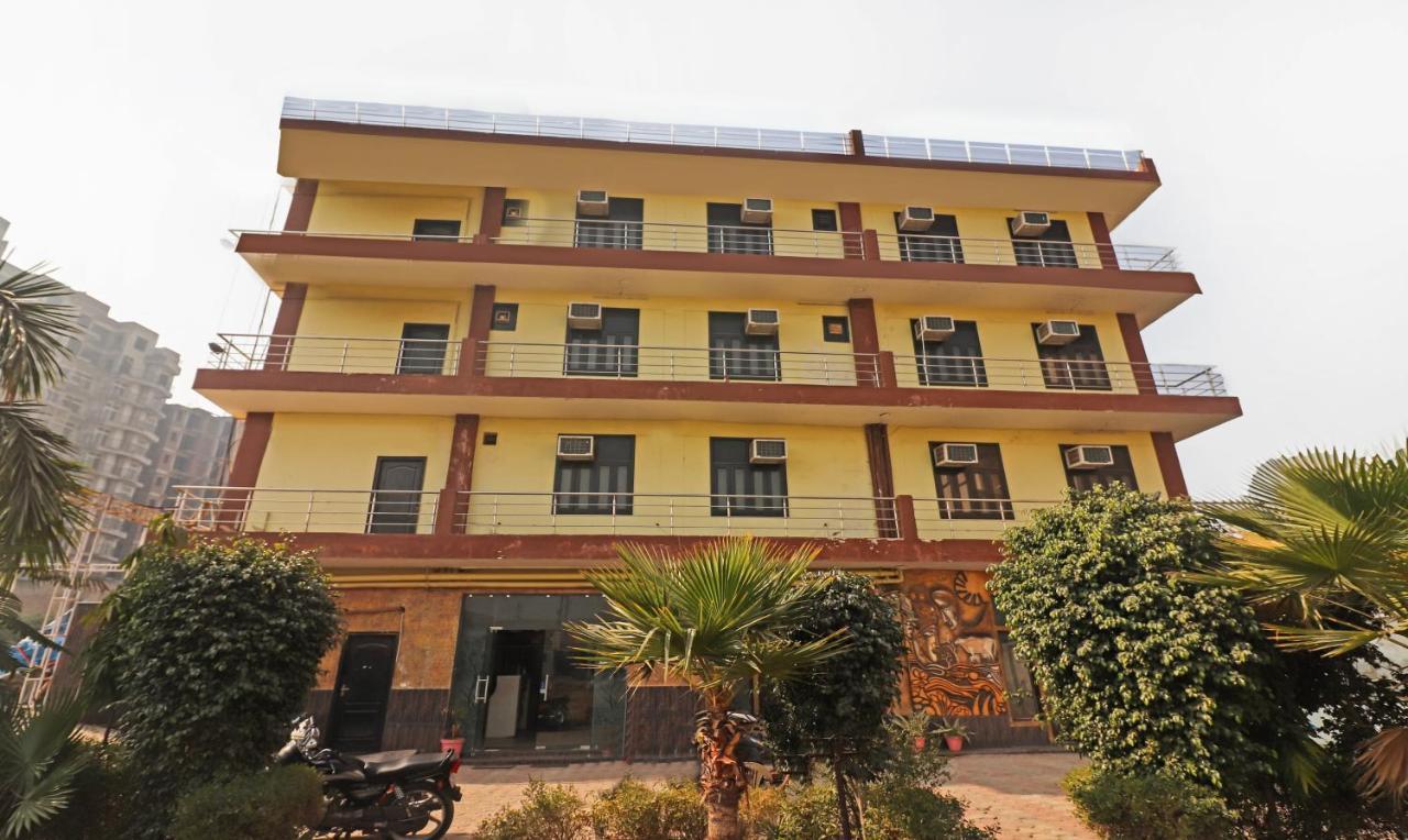 Treebo Trend Radha Palace Mathura Exterior foto