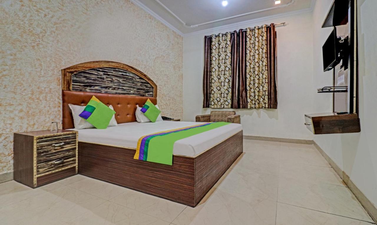 Treebo Trend Radha Palace Mathura Exterior foto
