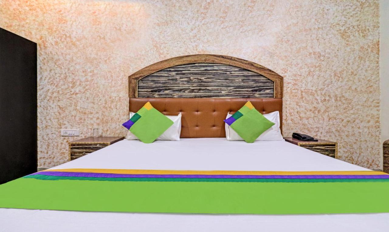 Treebo Trend Radha Palace Mathura Exterior foto