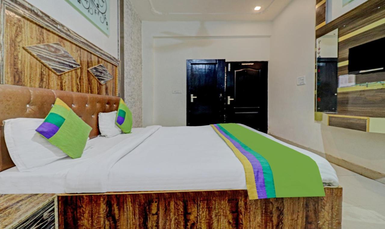 Treebo Trend Radha Palace Mathura Exterior foto