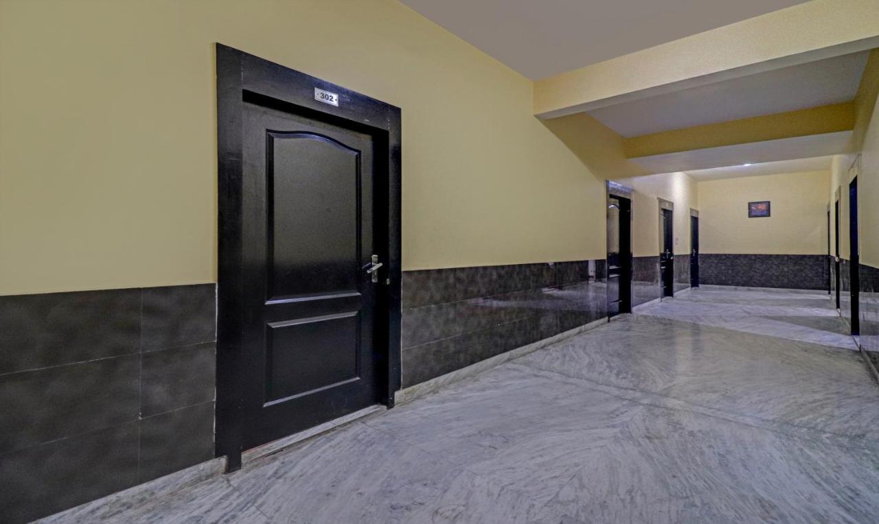 Treebo Trend Radha Palace Mathura Exterior foto