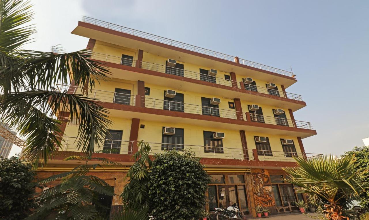 Treebo Trend Radha Palace Mathura Exterior foto