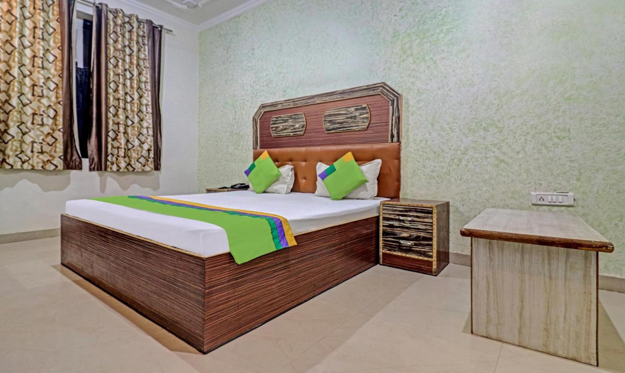 Treebo Trend Radha Palace Mathura Exterior foto