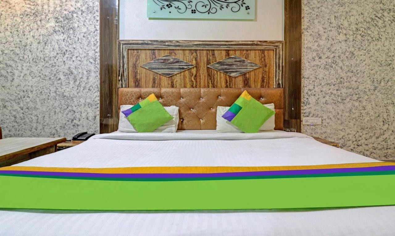 Treebo Trend Radha Palace Mathura Exterior foto